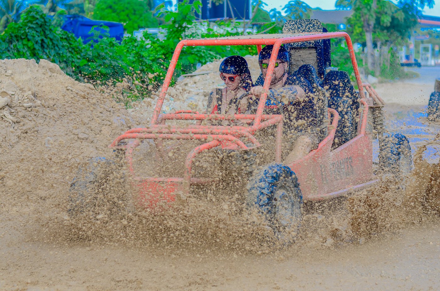 Buggy Adventure: Adrenalina y Lodo en el Paraíso